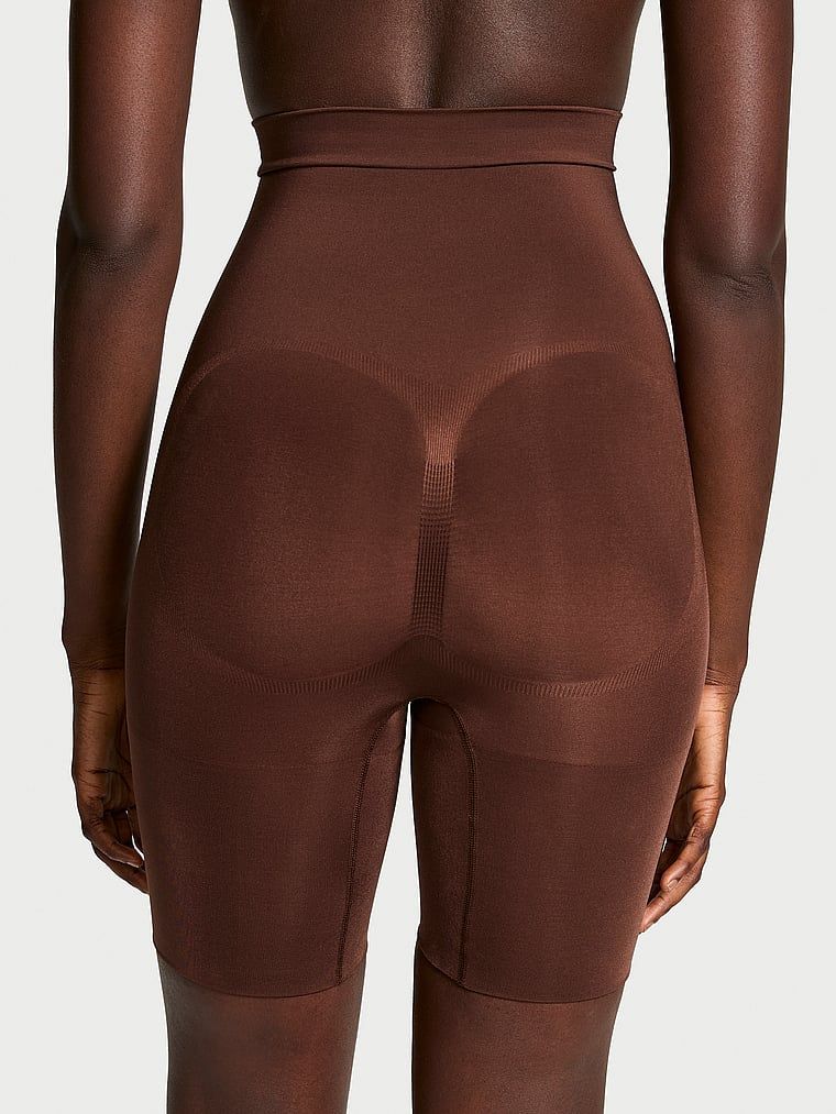 Tvarovací šortky Shapewear by Victoria. Výrobek je hnědý a pochází z kolekce Victoria's Secret.