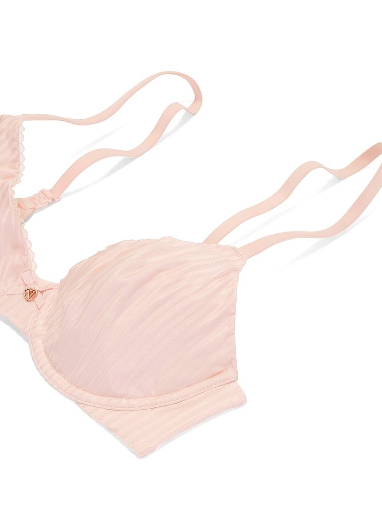 Neviditelná Lift Demi podprsenka. Produkt je růžové barvy a pochází z kolekce Body by Victoria.