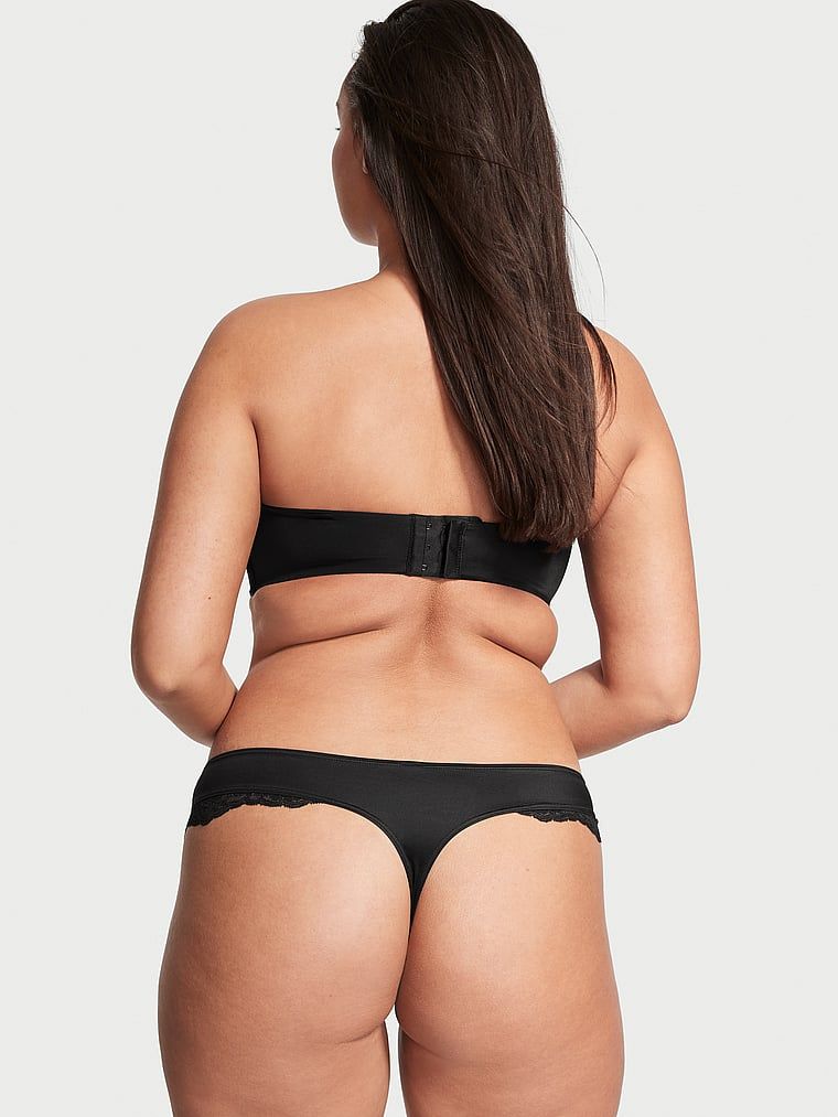 Push-up podprsenka bez ramínek se 2 velikostmi Bombshell augmentace. Produkt je černý a pochází z kolekce Very Sexy.