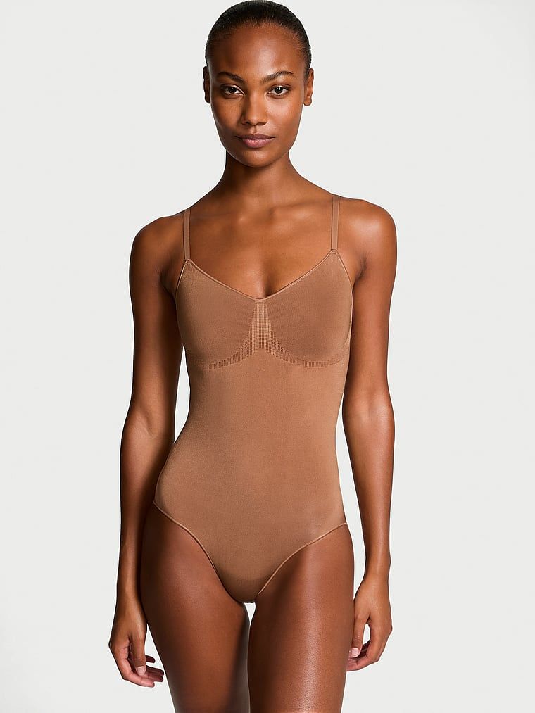 Tvarovací prádlo od Victoria tvarující kombinézu. Výrobek je hnědý a pochází z kolekce Victoria's Secret.