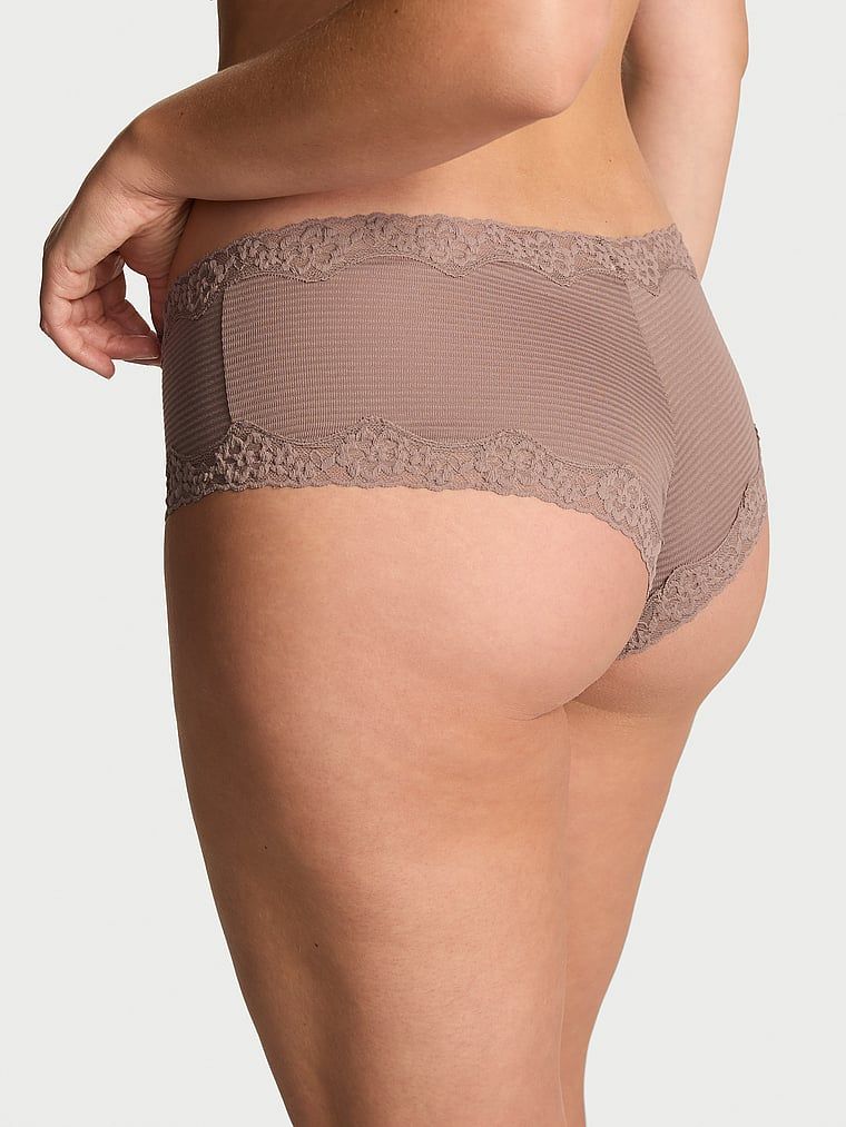 Pruhované bavlněné kalhotky s krajkou na okrajích. Drzé. Produkt je hnědé barvy a pochází z kolekce Lace Trim.