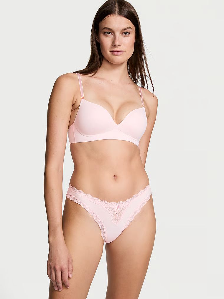 Tanga s krajkovým lemem. Produkt je růžový a pochází z kolekce Dream Angels.