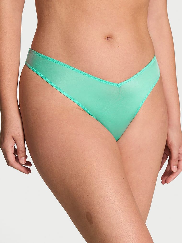 Tanga s ramínky vzadu a vysoko střiženými rameny na zádech. Produkt je modré barvy a pochází z kolekce Very Sexy.
