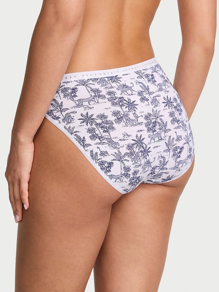 Bavlněné slipy s vysoko střiženými nohavičkami. Produkt je vzorovaný a pochází z kolekce Victoria's Secret.