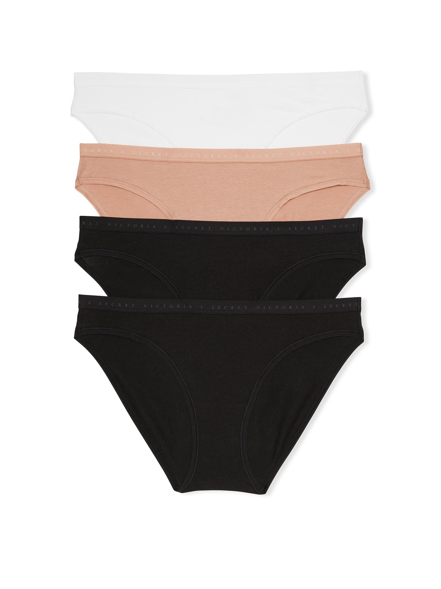 Sada bavlněných kalhotek s logem Bikini - 4 kusy. Produkt má vícebarevnou barvu a pochází z kolekce Victoria's Secret.