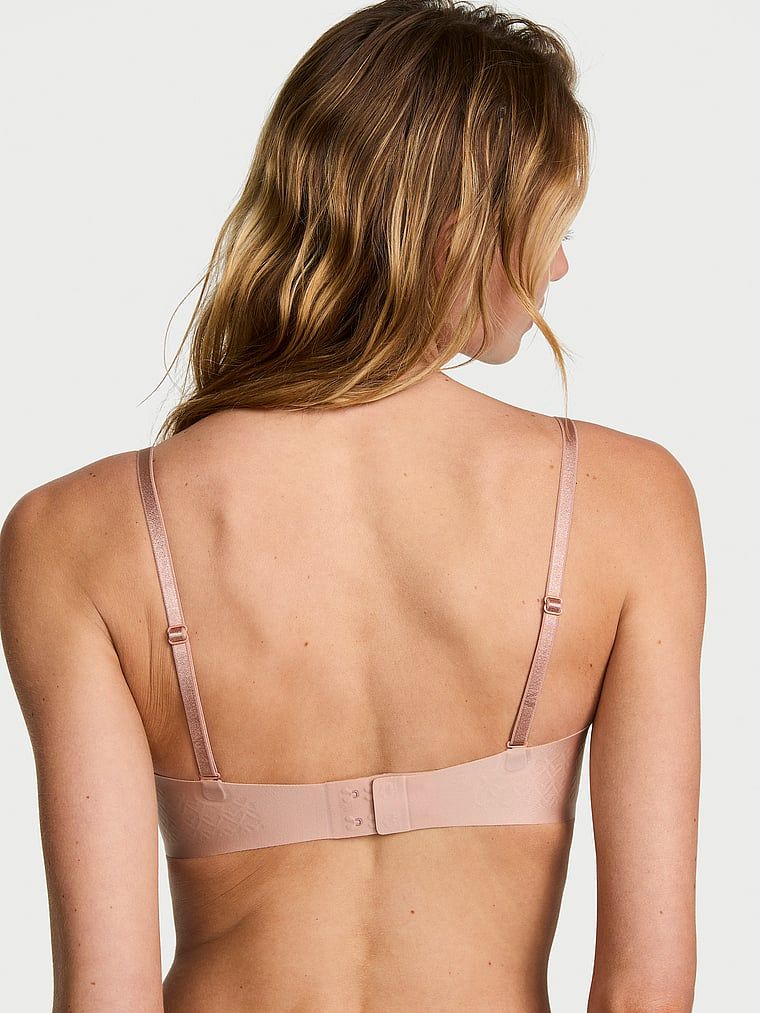 Uplift bezramínková push-up podprsenka. Produkt je béžové barvy a pochází z kolekce Invisible by Victoria's Secret.