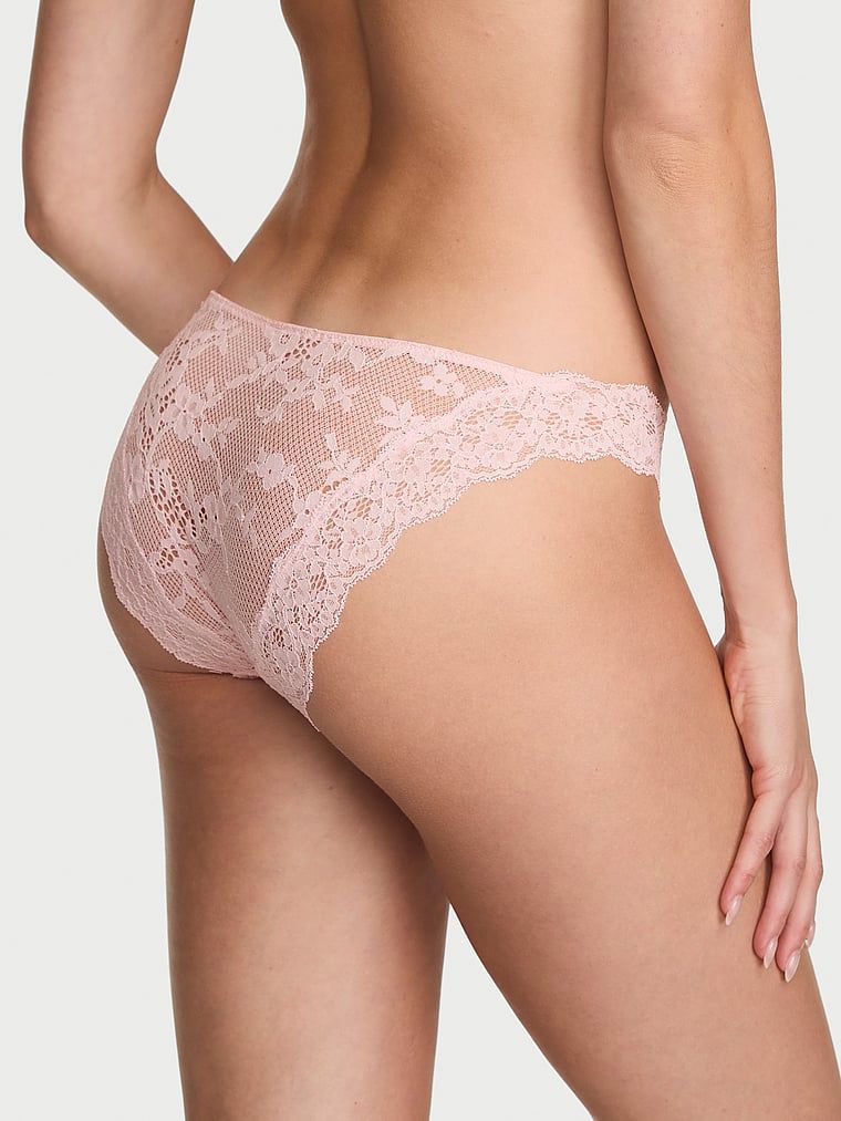 Krajkové bikini kalhotky. Produkt je růžové barvy a pochází z kolekce Dream Angels.
