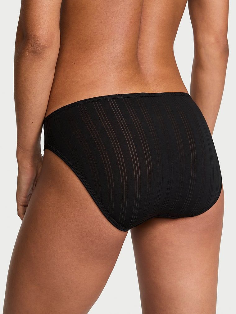 Modální kalhotky s vysoce střiženými nohavičkami Ultra-Fine Brief. Produkt je černý a pochází z kolekce Victoria's Secret.