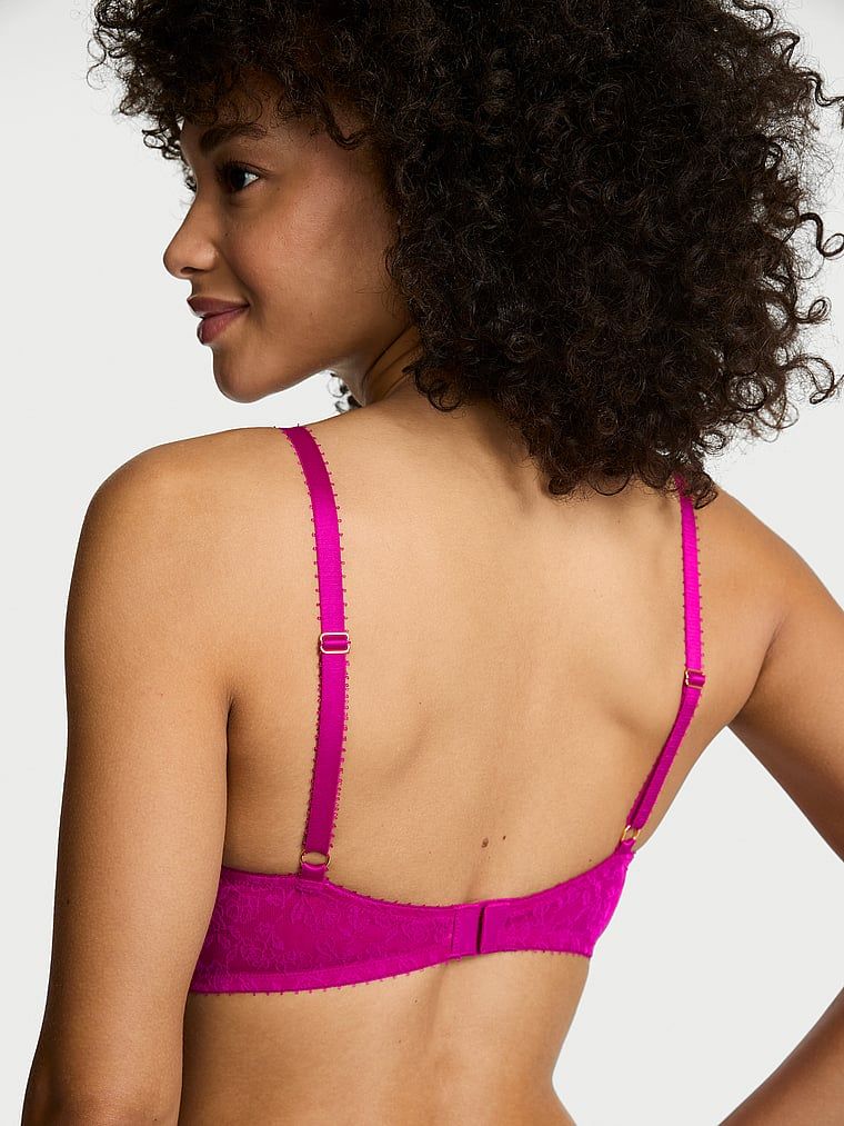 Tease Demi lace nepolstrovaná podprsenka. Produkt je fialové barvy a pochází z kolekce Victoria's Secret.