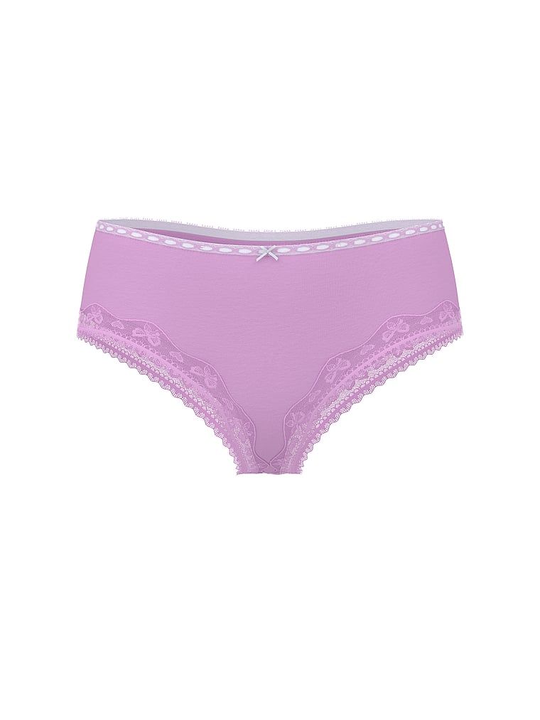 Bavlněné kalhotky s kravatlou krajkou a šikmým lemem. Produkt je fialové barvy a pochází z kolekce Lace Trim.