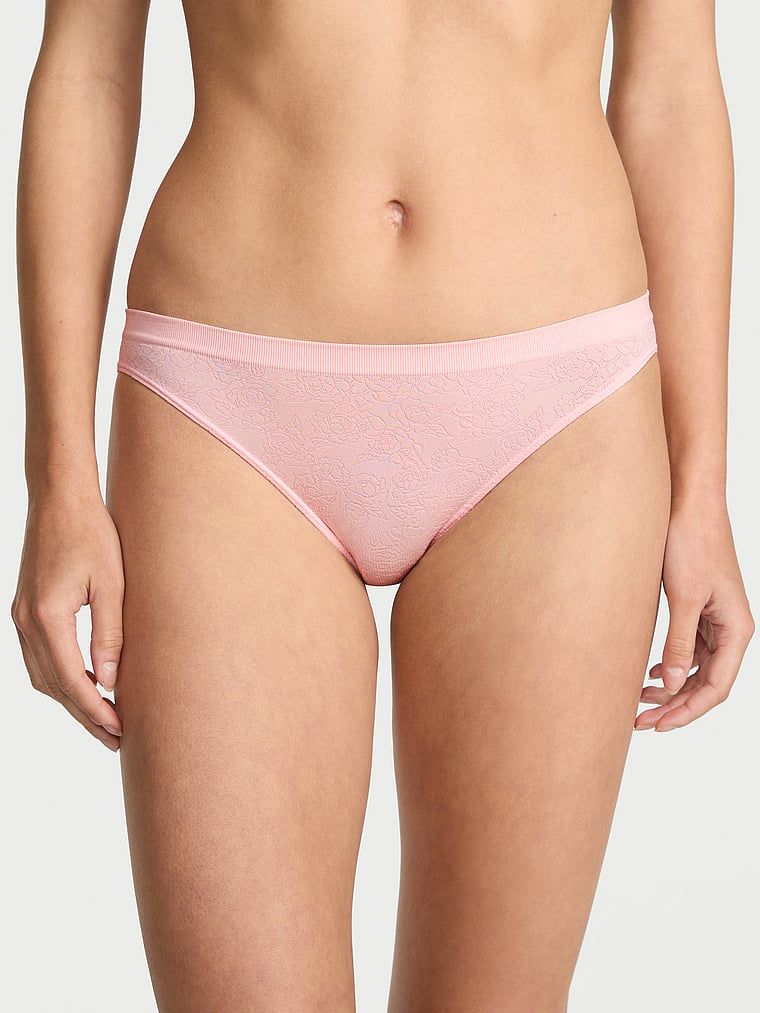 Bezešvé bikiny kalhotky. Produkt má květinový vzor a pochází z kolekce Bezešvé.