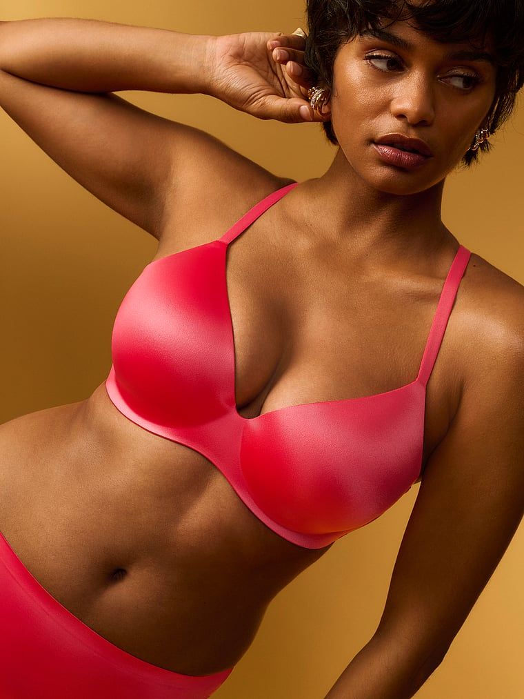 FlexFactor Demi mírně polstrovaná podprsenka. Produkt je červené barvy a pochází z kolekce Body by Victoria.