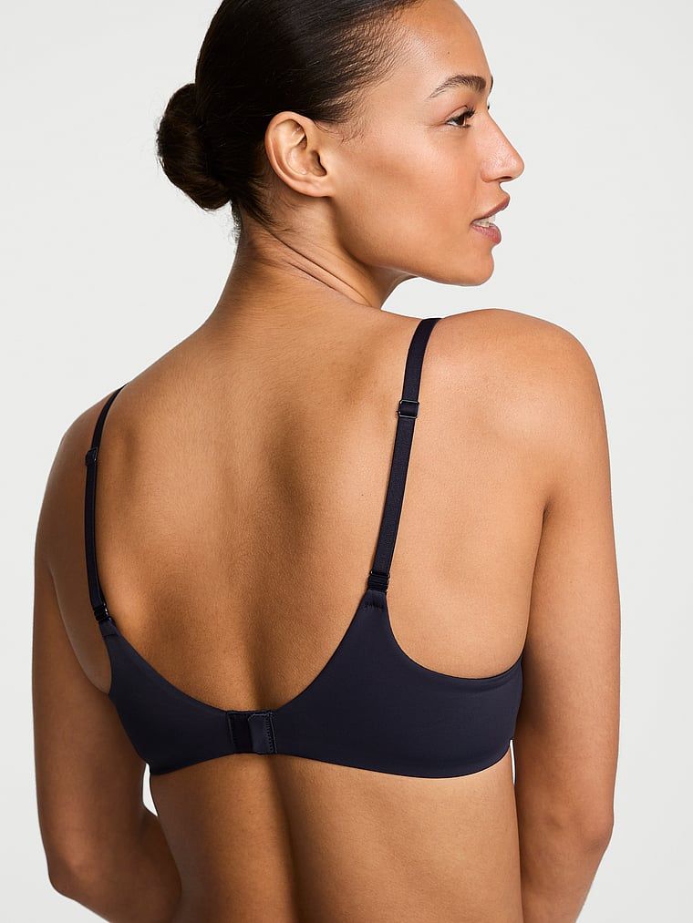 Podprsenka je mírně vycpaná balconetou FlexFactor. Produkt je modré barvy a pochází z kolekce Body by Victoria.