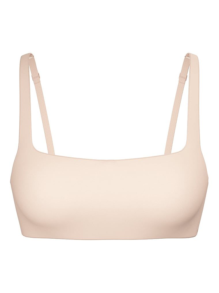 Luxe Contour Scoop mírně vyztužená podprsenka. Produkt je béžový a pochází z kolekce Body by Victoria.