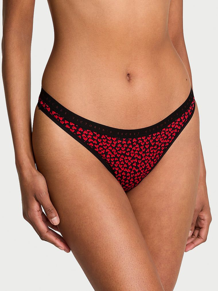 Bavlněné tanga s vysokými nohavičkami. Produkt je vzorovaný a pochází z kolekce Victoria's Secret.