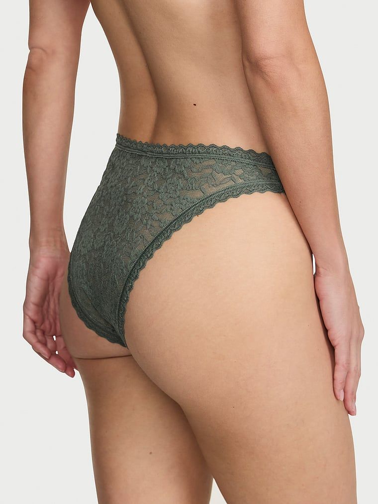 Krajkové kalhotky z krajky z 90. let. Produkt je zelené barvy a pochází z kolekce Lacie.