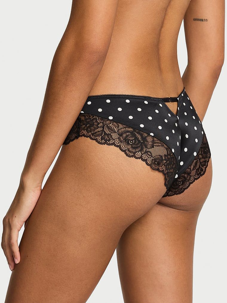 Krajkové kalhotky s krajkou na okrajích a vysoko střiženými nohavičkami: Lace-Lem Cheeky. Produkt je vzorovaný a pochází z kolekce Very Sexy.