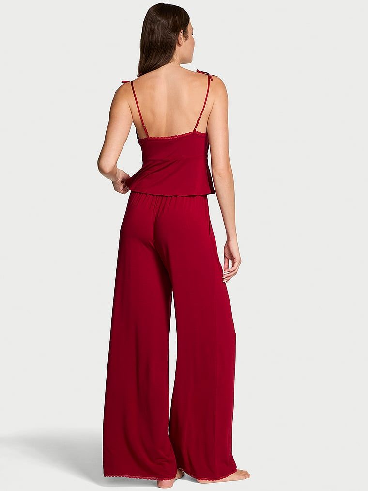 Modalový spací set - horní a široké kalhoty s mašlí. Produkt má červenou barvu a pochází z kolekce Victoria's Secret.