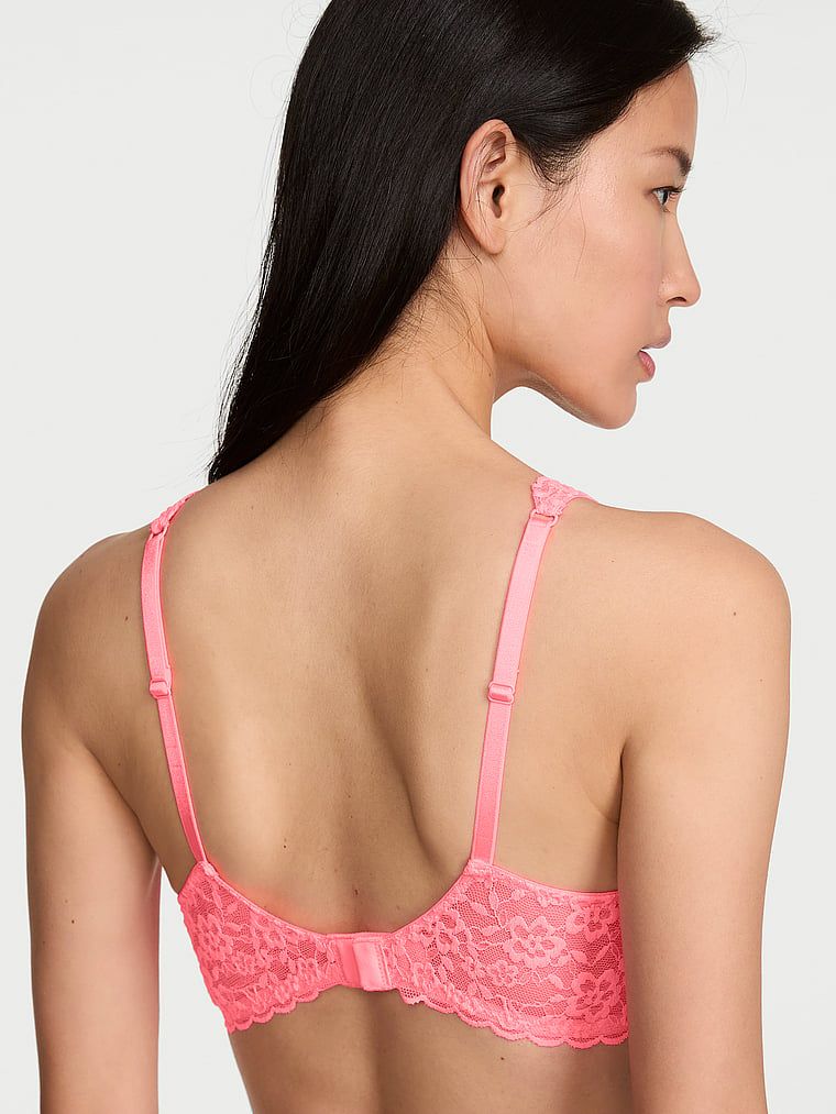 Krajková podprsenka s balkonem bez vycpávky. Produkt je růžové barvy a pochází z kolekce Victoria's Secret.