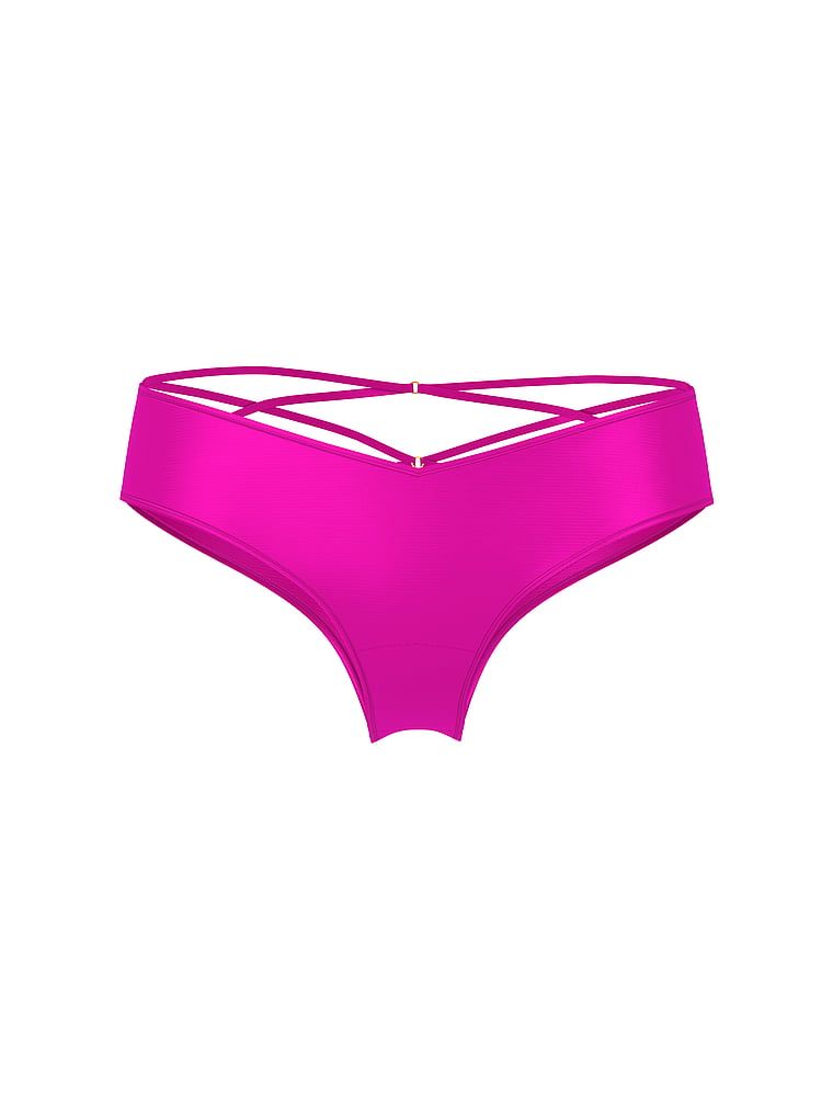 Kalhotky s ramínky vzadu a vysoko střiženými nohavicemi Strappy-Back Cheeky. Produkt je fialový a pochází z kolekce Very Sexy.