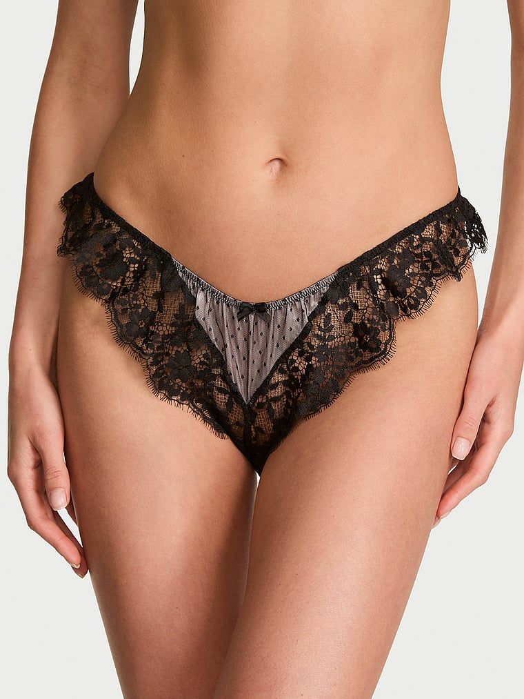 Kalhotky s krajkovými volánky Heritage Dot Brazilian. Produkt je růžové barvy a pochází z kolekce Dream Angels.