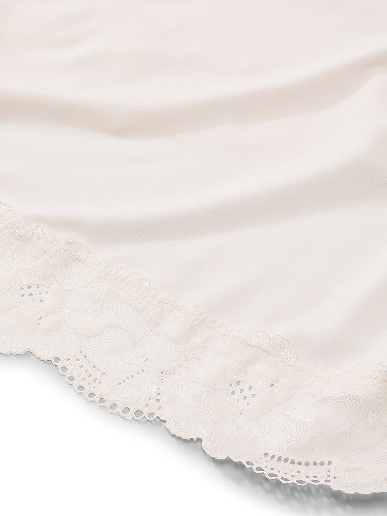Noční košile vyrobená ze SoSoft modalu. Produkt je bílé barvy a pochází z kolekce Victoria's Secret.