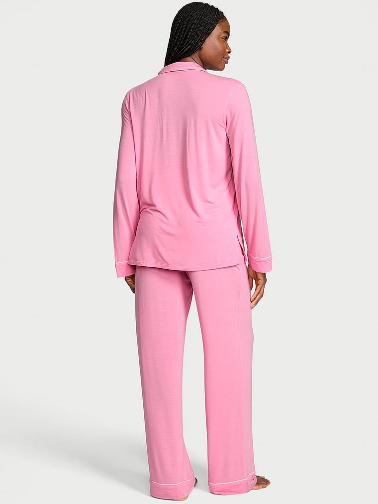 Dlouhé pyžamo ze SoSoft modalu. Produkt je růžové barvy a pochází z kolekce Victoria's Secret.