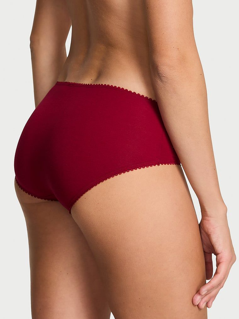 Bavlněné kalhotky s flitry Sparkle Hiphugger. Produkt má červenou barvu a pochází z kolekce Victoria's Secret.