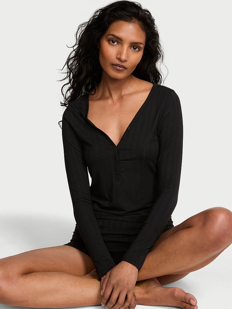 SoSoft Ultra-Fine modální halenka na spaní. Produkt je černý a pochází z kolekce Victoria's Secret.
