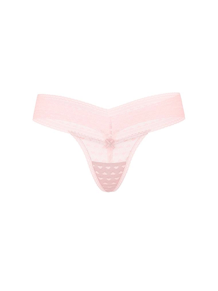 Síťované tanga s čipkou Heart Lace. Produkt je růžové barvy a pochází z kolekce Lacie.