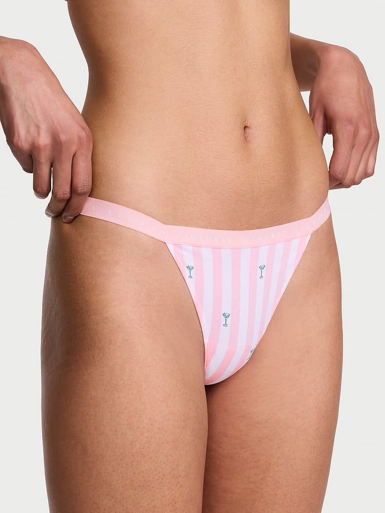 Pružné bavlněné tanga. Produkt je vzorovaný a pochází z kolekce Victoria's Secret.