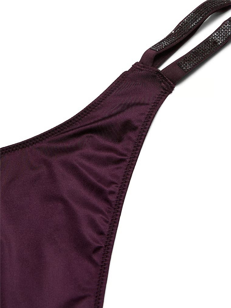 Tanga s dvojitým lesklým páskem. Produkt je fialový a pochází z kolekce Very Sexy.