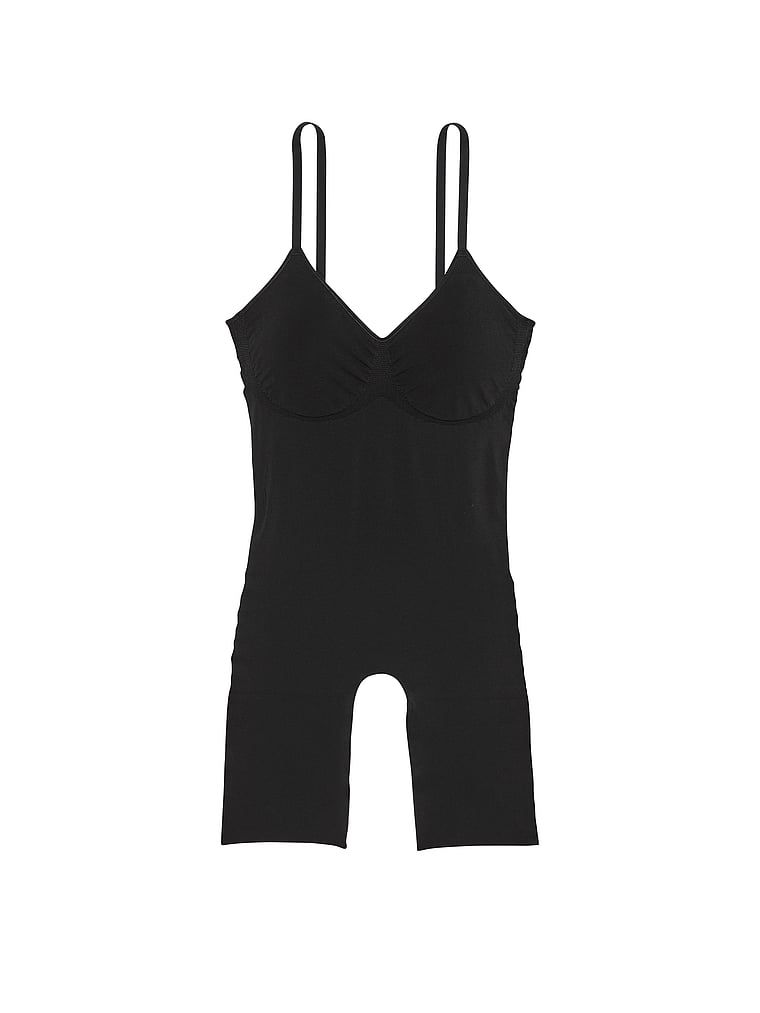 Tvarovací overal Shapewear od Victoria s kraťasy. Produkt je černý a pochází z kolekce Victoria's Secret.