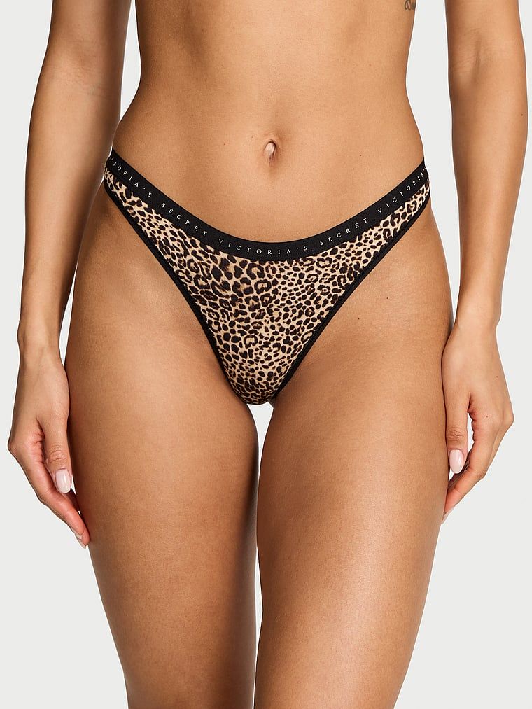 Bavlněné tanga s vysokými nohavičkami. Produkt je vzorovaný a pochází z kolekce Victoria's Secret.