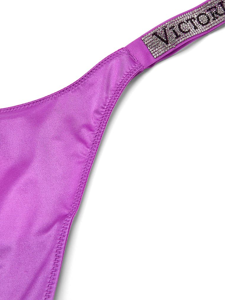 Tanga s lesklými ramínky Shine Strap. Produkt je fialové barvy a pochází z kolekce Very Sexy.