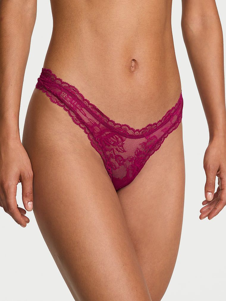 Tanga z růžové krajky s vysoko střiženými nohavicemi. Produkt je růžový a pochází z kolekce Very Sexy.