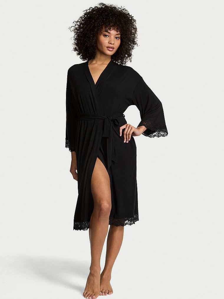 Župan vyrobený ze SoSoft modalu. Produkt je černý a pochází z kolekce Victoria's Secret.