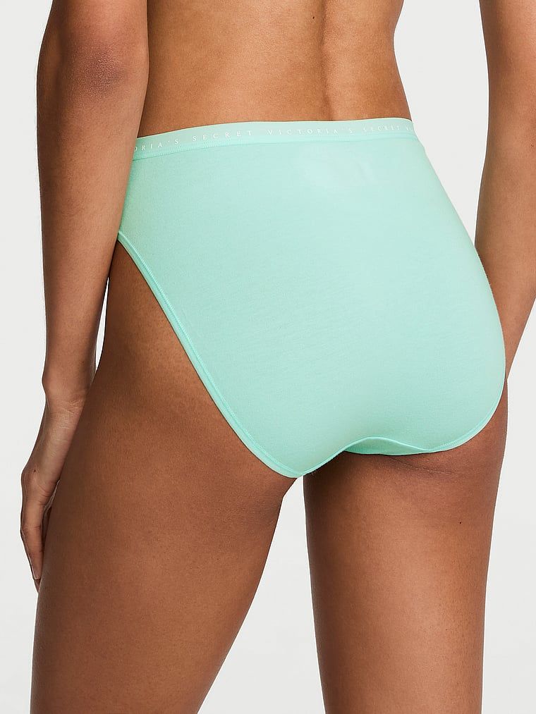 Bavlněné slipy s vysoko střiženými nohavičkami. Produkt je zelené barvy a pochází z kolekce Victoria's Secret.