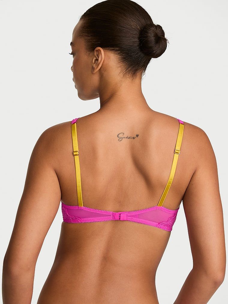 Krajková braletka bez kostic, Tease. Produkt je růžové barvy a pochází z kolekce Victoria's Secret.
