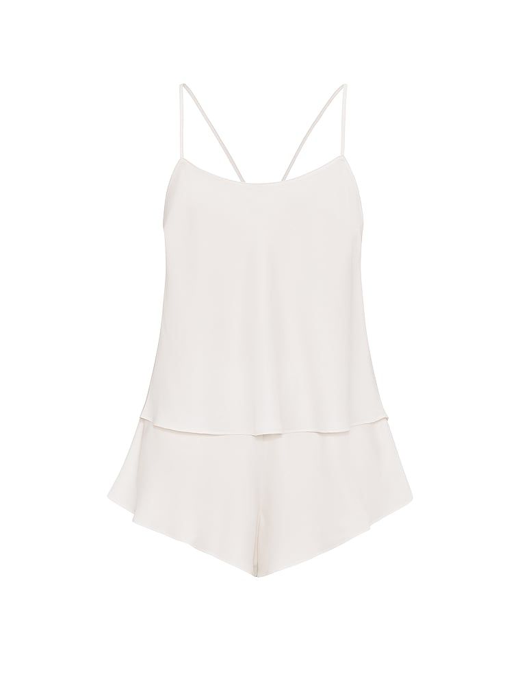Saténová spací souprava Cami set. Produkt je bílé barvy a pochází z kolekce Victoria's Secret.