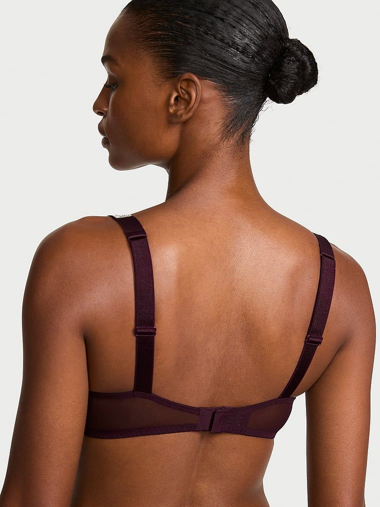 Krajková push-up podprsenka s lesklými ramínky Shine Strap. Produkt je fialové barvy a pochází z kolekce Very Sexy.
