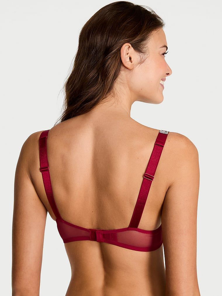 Mírně vyztužená krajková podprsenka s lesklými ramínky Shine Strap Demi. Produkt má červenou barvu a pochází z kolekce Very Sexy.