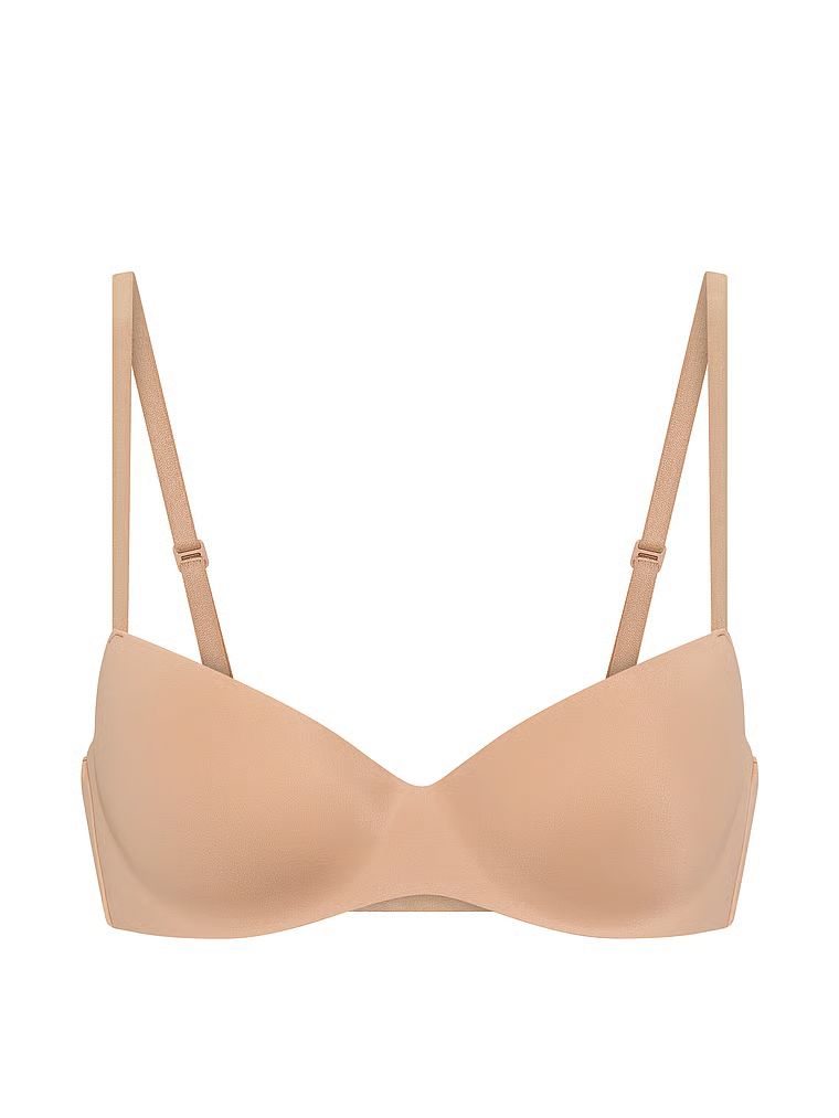 Podprsenka je mírně vycpaná balconetou FlexFactor. Produkt je béžové barvy a pochází z kolekce Body by Victoria.
