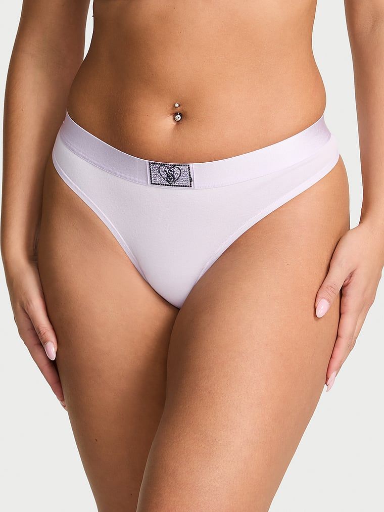 Bavlněné tanga s lesklým logem Heart Shine Patch. Produkt je fialové barvy a pochází z kolekce Cotton.