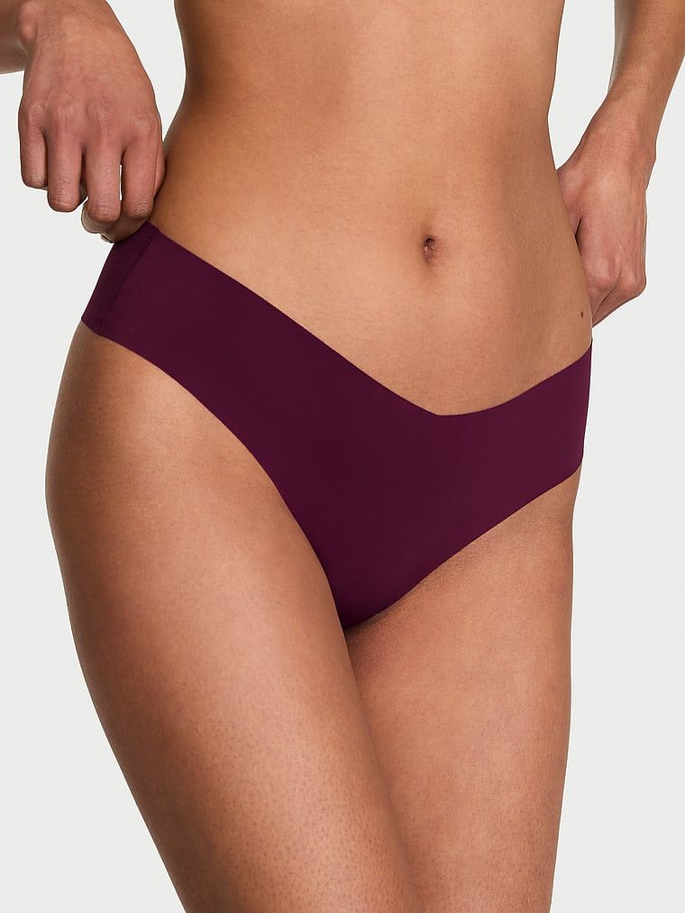 Bezšvové tanga s ramínky na zadní straně No-Show Strappy. Produkt je růžové barvy a pochází z kolekce No-Show.