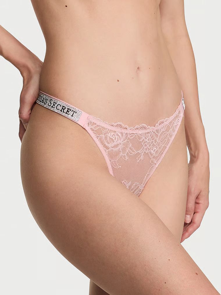 Krajková tanga s lesklými ramínky Shine Strap. Produkt má růžovou barvu a pochází z kolekce Very Sexy.