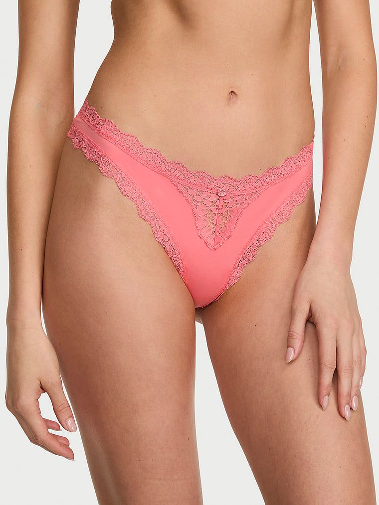Tanga s krajkovým lemem. Produkt je růžové barvy a pochází z kolekce Dream Angels.