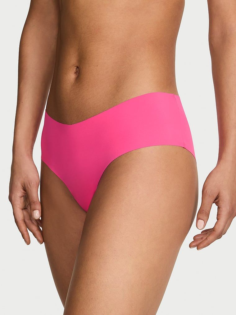 Bezešvové kalhotky s ramínky na zádech No-Show Strappy Cheeky. Produkt je růžové barvy a pochází z kolekce No-Show.