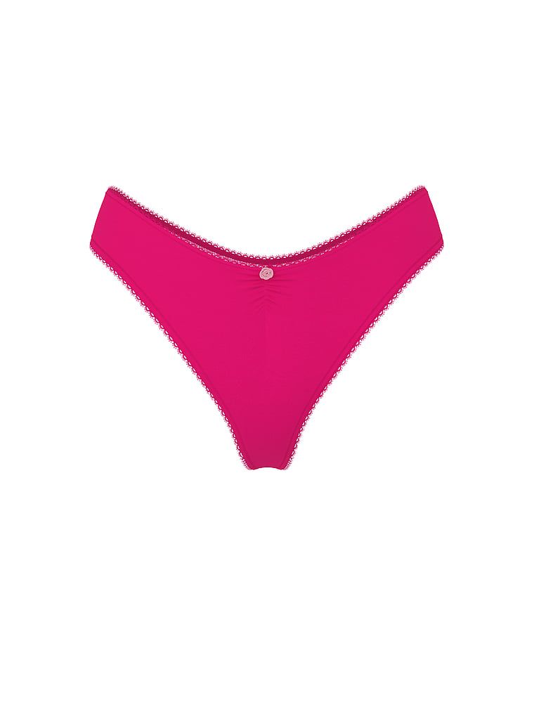 Bavlněné tanga s síťkou vzadu Heart Lace. Produkt je růžové barvy a pochází z kolekce Victoria's Secret.