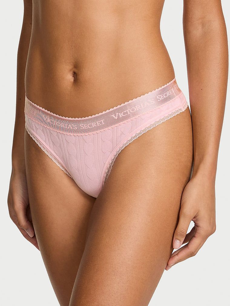 Bavlněné tanga se srdíčky a logem Heart Pointelle. Produkt je růžové barvy a pochází z kolekce Cotton.